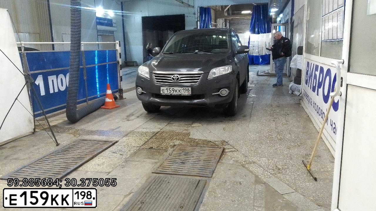 Фото автомобиля TOYOTA RAV4, 2011 — госномер Н600КЕ98. Цвет: ЧЕРНЫЙ