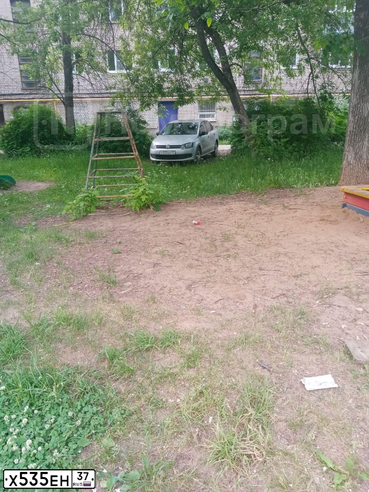 Фото автомобиля VOLKSWAGEN POLO, 2010 — госномер Х535ЕН37. Цвет: Серебристый