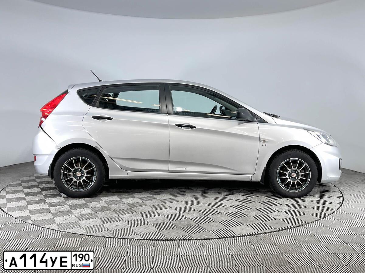 Фото автомобиля HYUNDAI SOLARIS, 2012 — госномер А114УЕ190. Цвет: СЕРЕБРИСТЫЙ