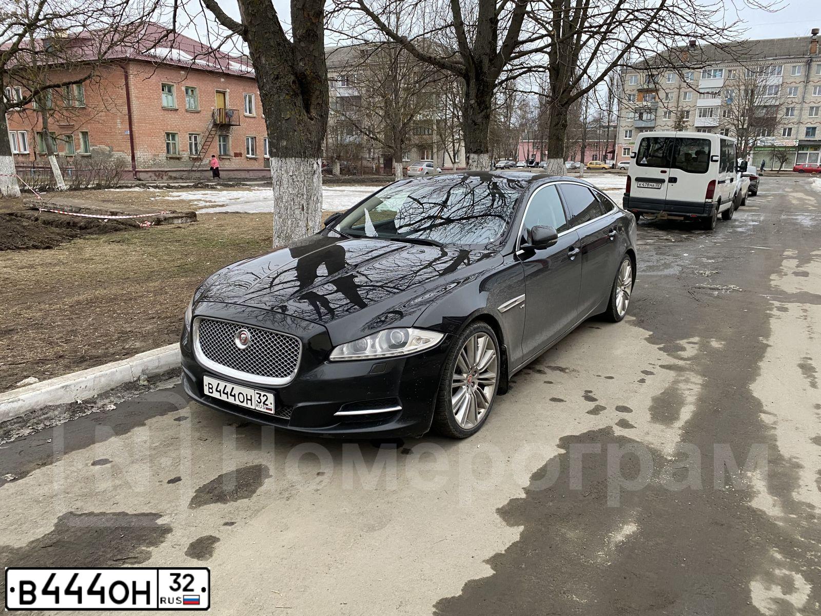 Фото автомобиля JAGUAR XJ-SERIE, 2013 — госномер В444ОН32. Цвет: ЧЕРНЫЙ