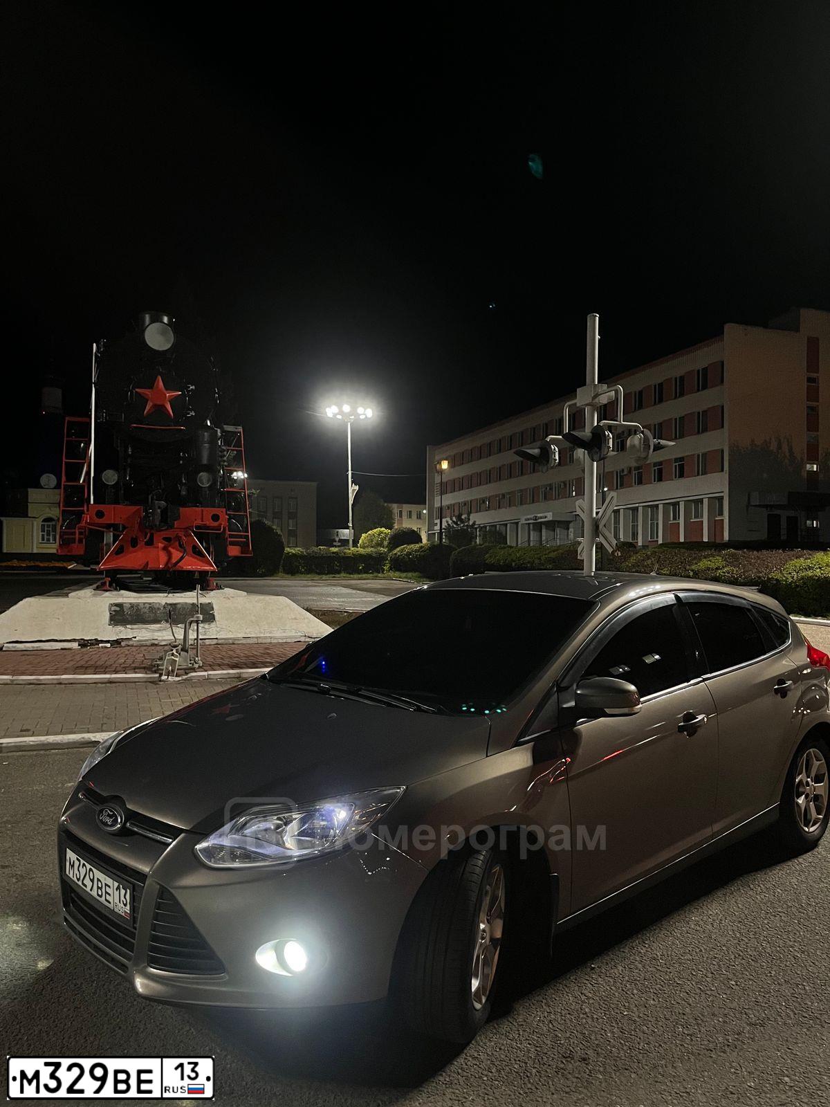 Фото автомобиля FORD FOCUS, 2012 — госномер М543РХ13. Цвет: СЕРО-КОРИЧНЕВЫЙ