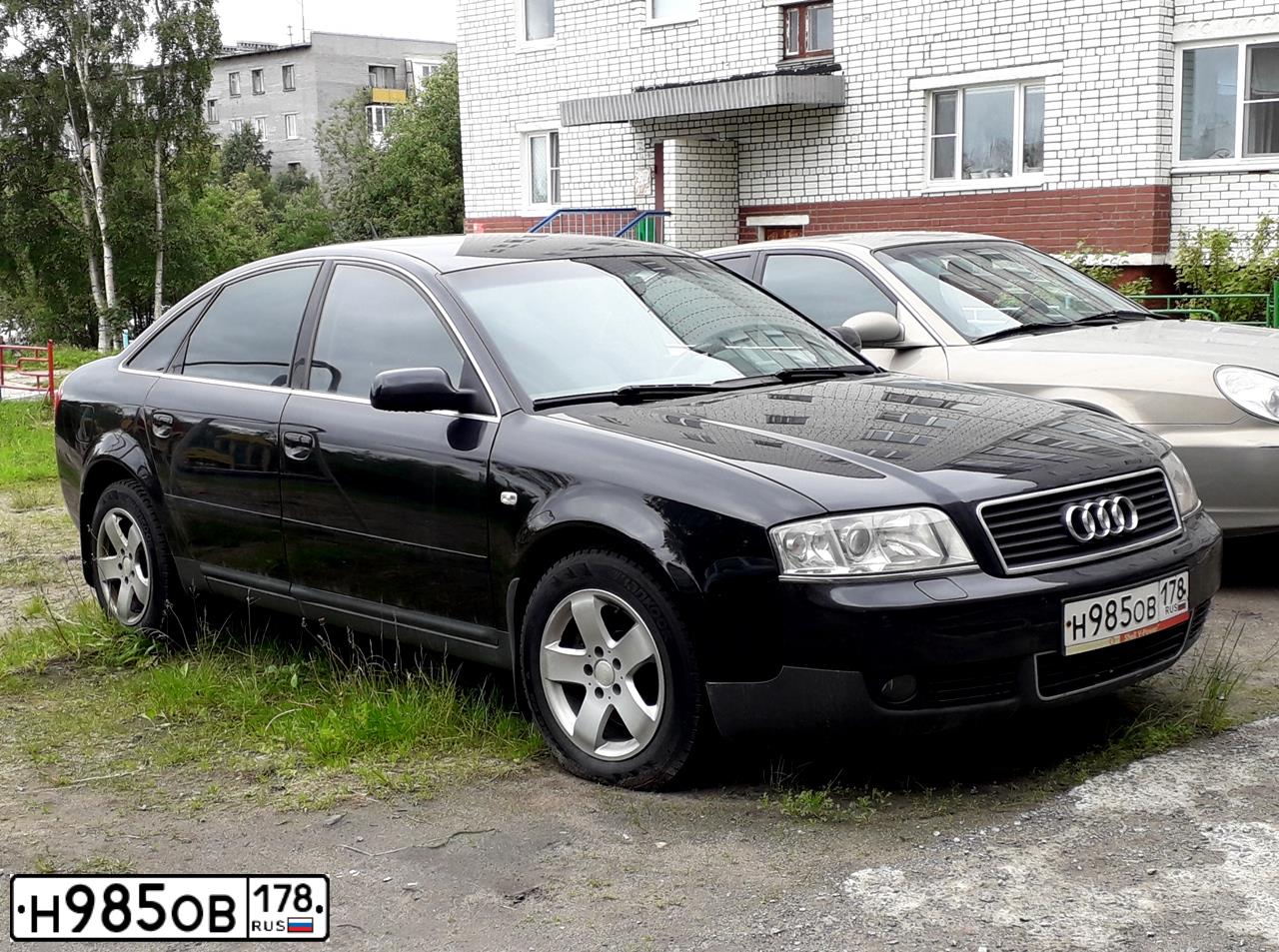 Фото автомобиля AUDI A6, 2001 — госномер В285ОЕ51. Цвет: ЧЕРНЫЙ