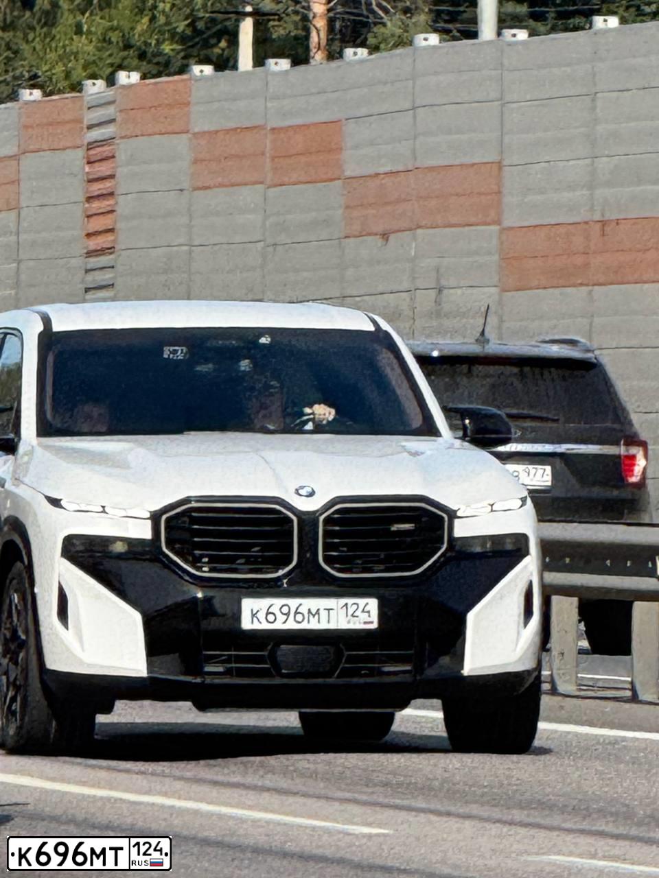 Фото автомобиля MAZDA 3, 2014 — госномер Е965ВХ76. Цвет: Красный