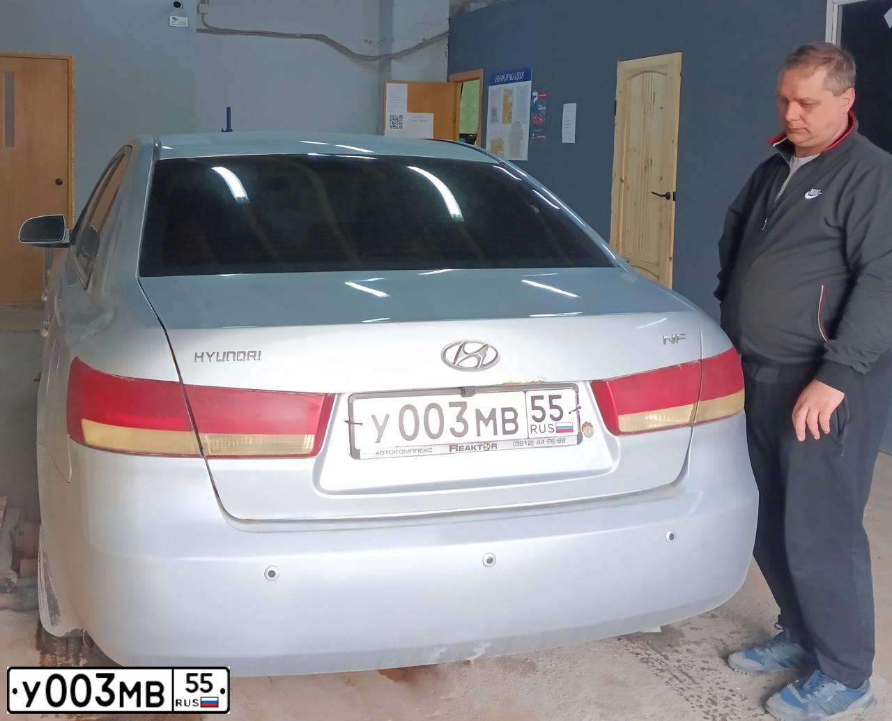 Фото автомобиля HYUNDAI SONATA, 2006 — госномер В965КХ98. Цвет: СЕРЕБРИСТЫЙ