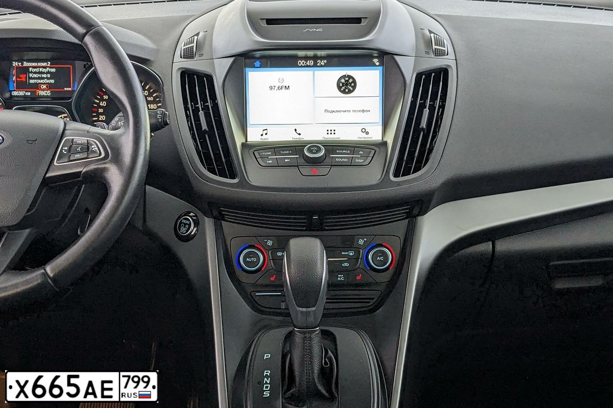 Фото автомобиля FORD KUGA, 2017 — госномер Х665АЕ799. Цвет: Коричневый