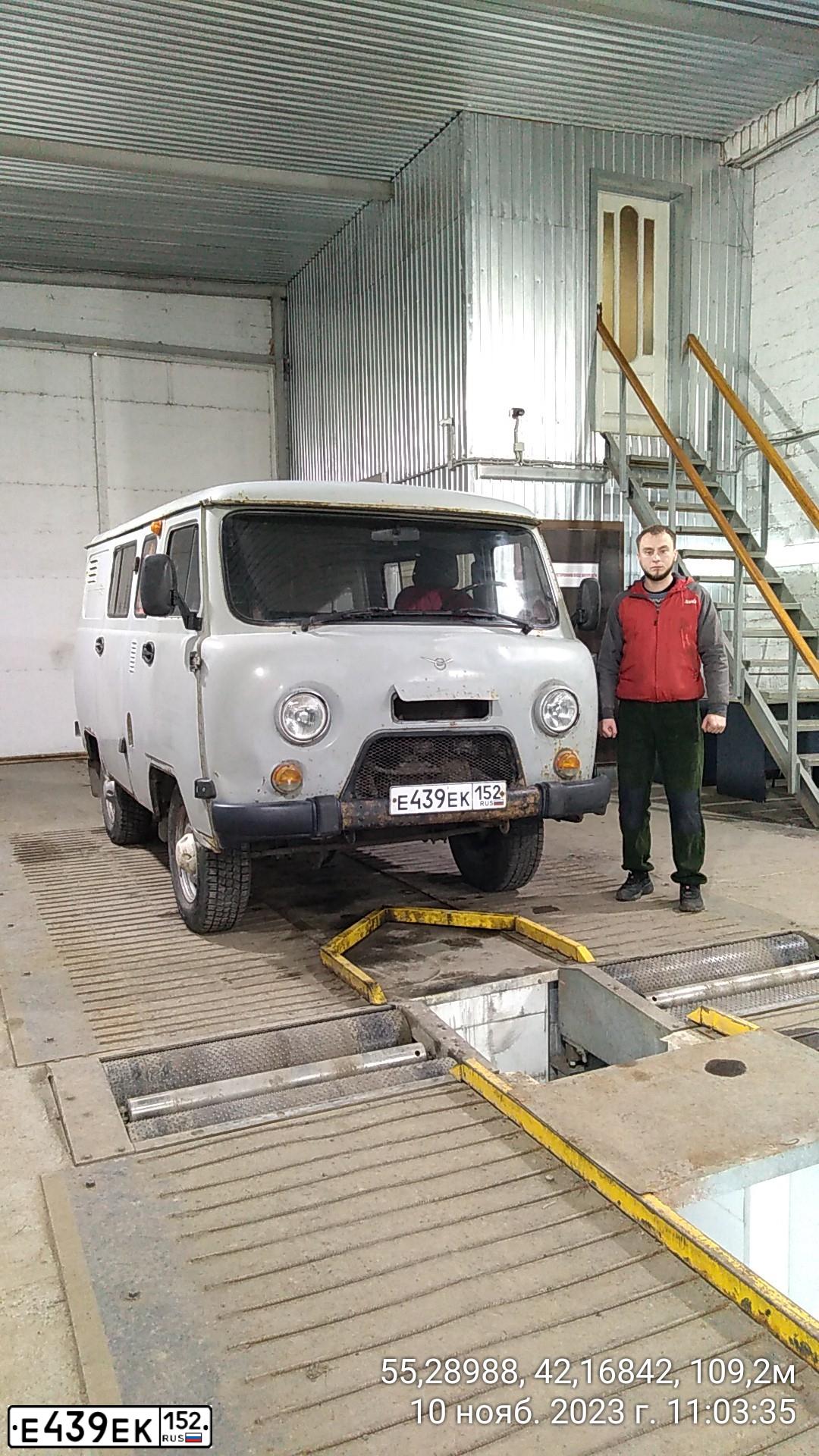 Фото автомобиля УАЗ 390995, 2009 — госномер Е439ЕК152. Цвет: СВЕТЛО-СЕРЫЙ