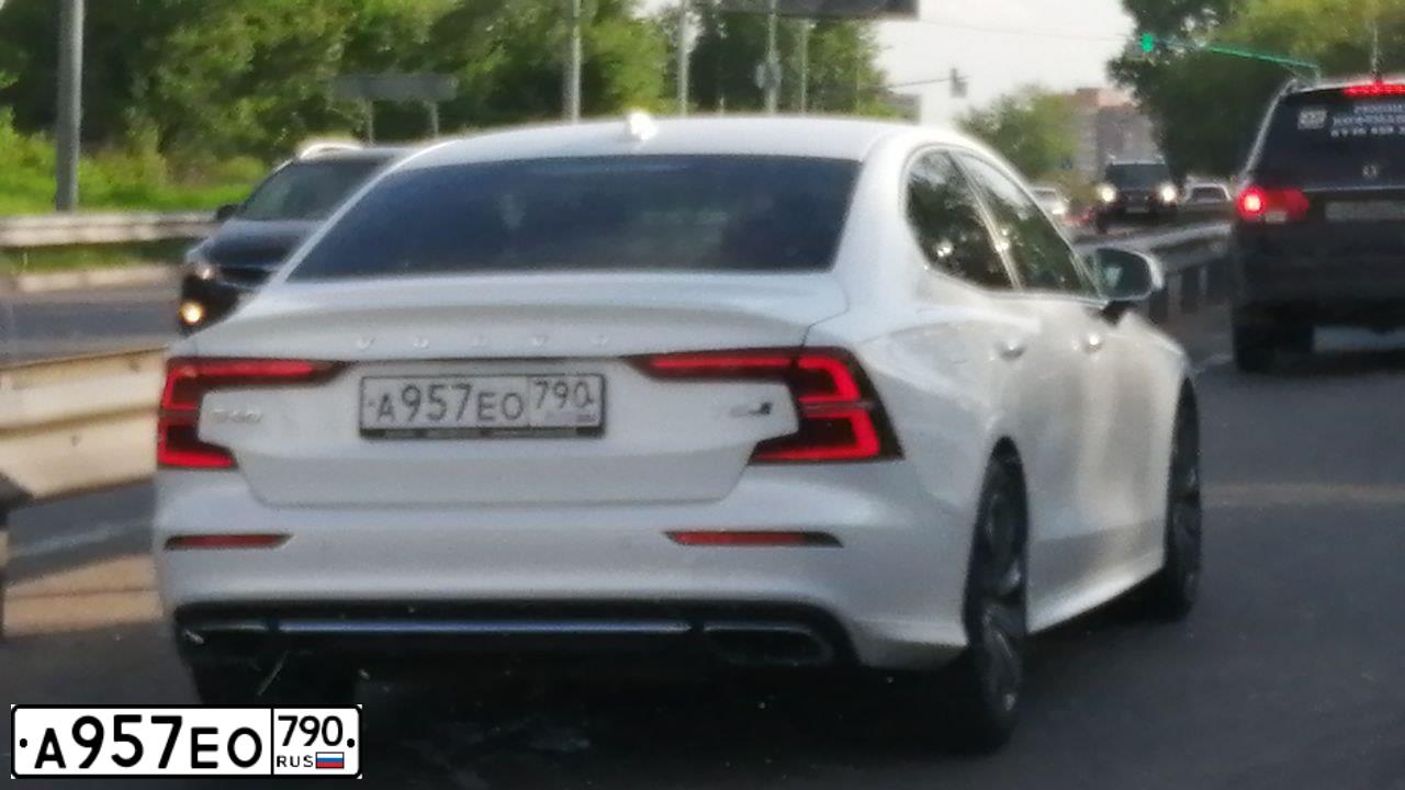 Фото автомобиля VOLVO S60, 2019 — госномер А957ЕО790. Цвет: ЖЕМЧУЖНО-БЕЛЫЙ