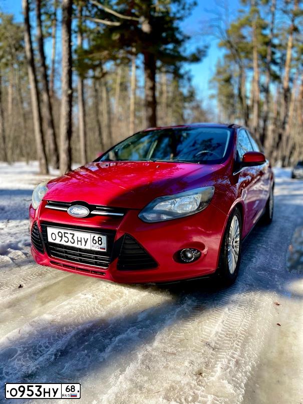 Фото автомобиля FORD FOCUS, 2011 — госномер Т802РН197. Цвет: Красный