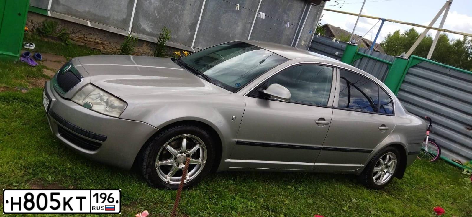 Фото автомобиля SKODA SUPERB, 2006 — госномер С376ЕВ196. Цвет: СЕРЫЙ