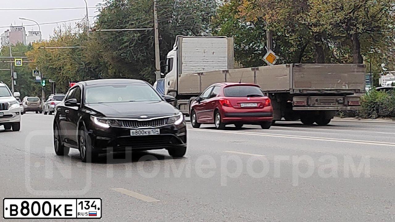 Фото автомобиля BMW SERIE 3, 2015 — госномер Е700МУ33. Цвет: Белый