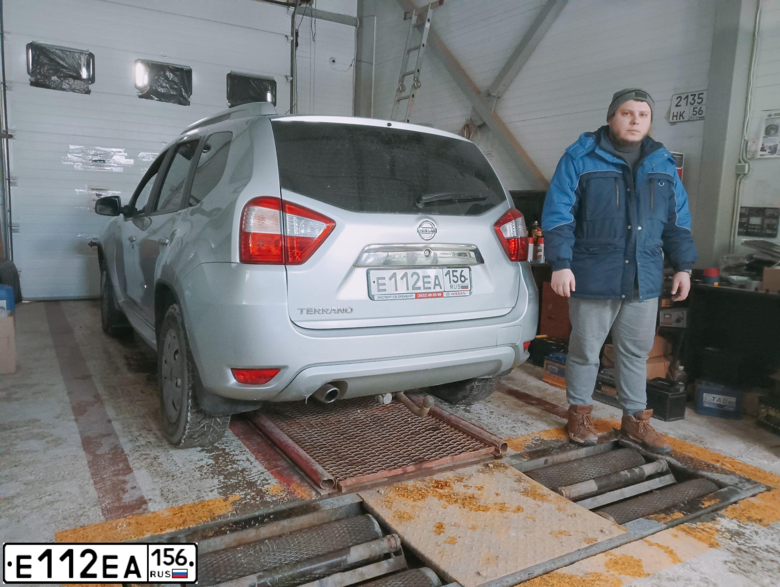 Фото автомобиля NISSAN TERRANO, 2019 — госномер Е112ЕА156. Цвет: СЕРЕБРИСТЫЙ