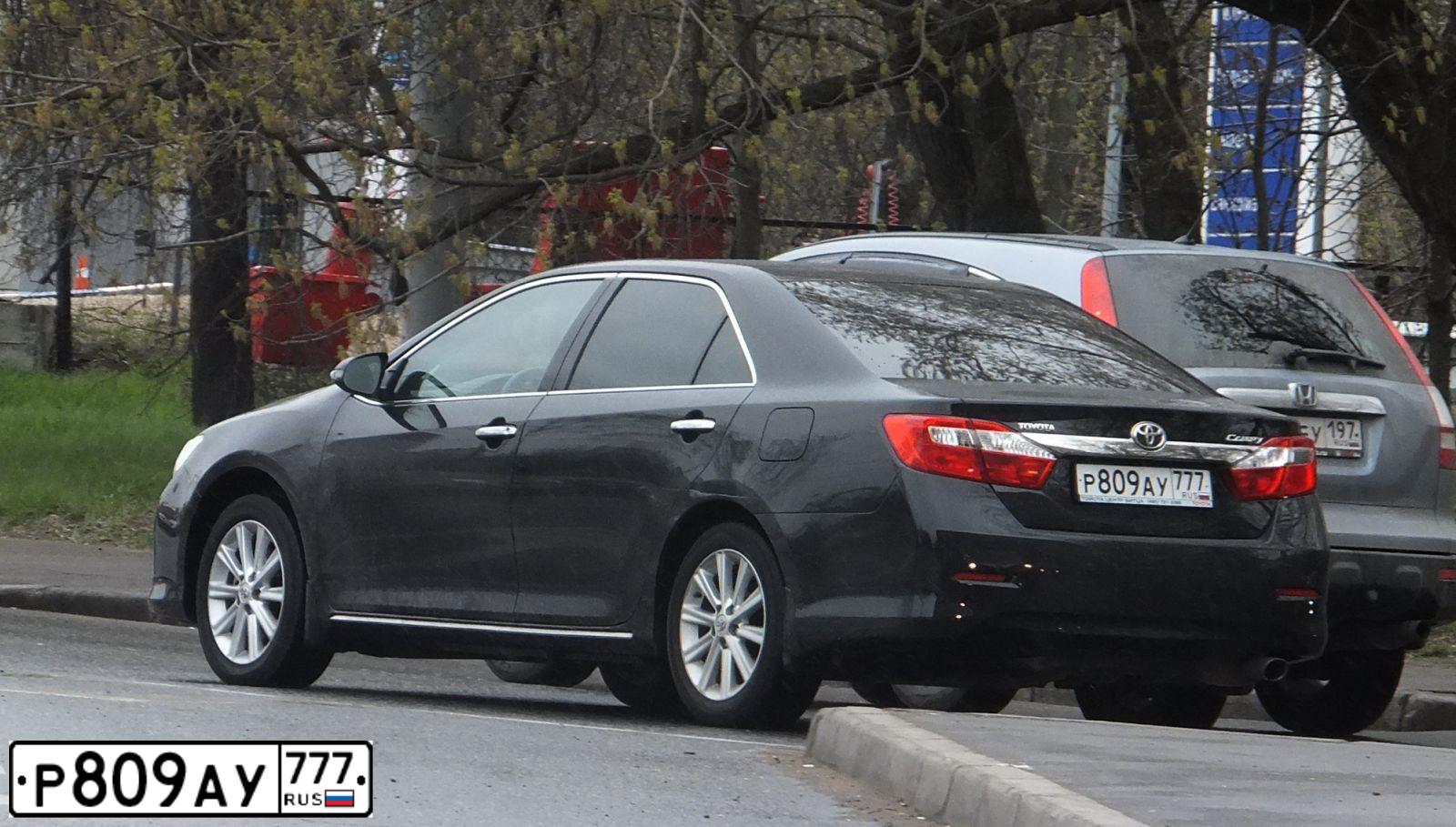 Фото автомобиля TOYOTA CAMRY, 2014 — госномер Р712ОС32. Цвет: ЧЕРНЫЙ МЕТАЛЛИК