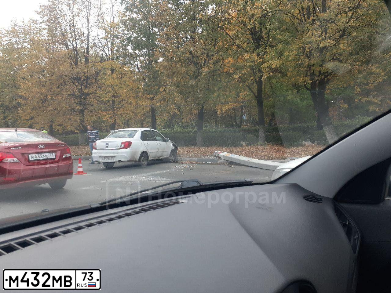 Фото автомобиля HYUNDAI SOLARIS, 2012 — госномер М432МВ73. Цвет: КРАСНЫЙ ГРАНАТ