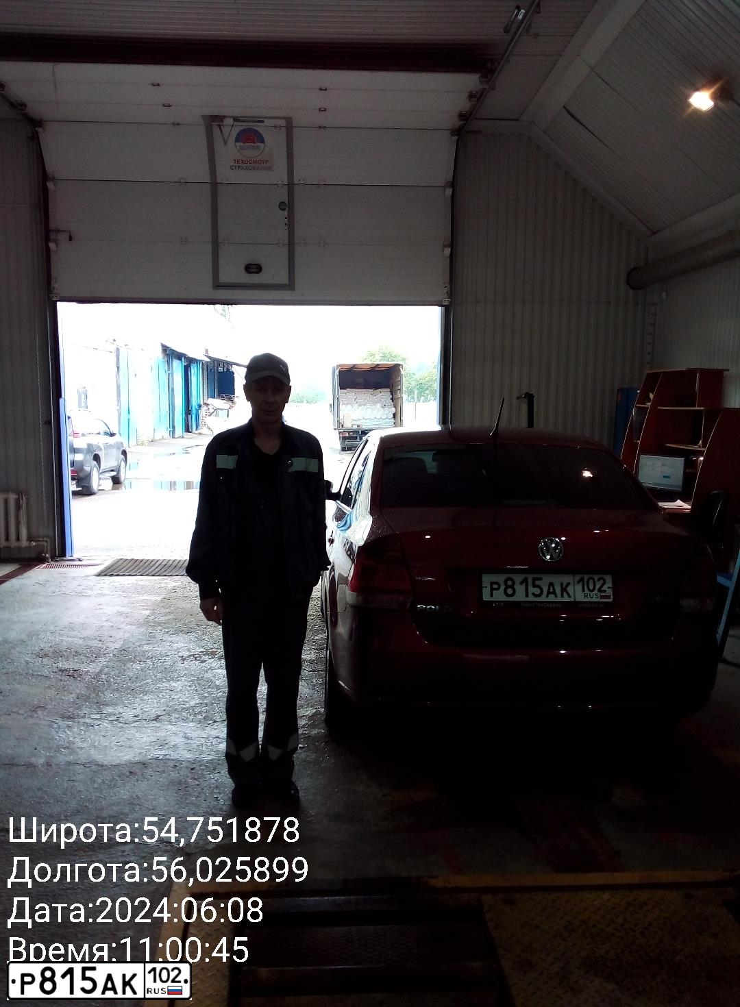 Фото автомобиля VOLKSWAGEN POLO, 2013 — госномер Р815АК102. Цвет: ВИШНЕВО-КРАСНЫЙ