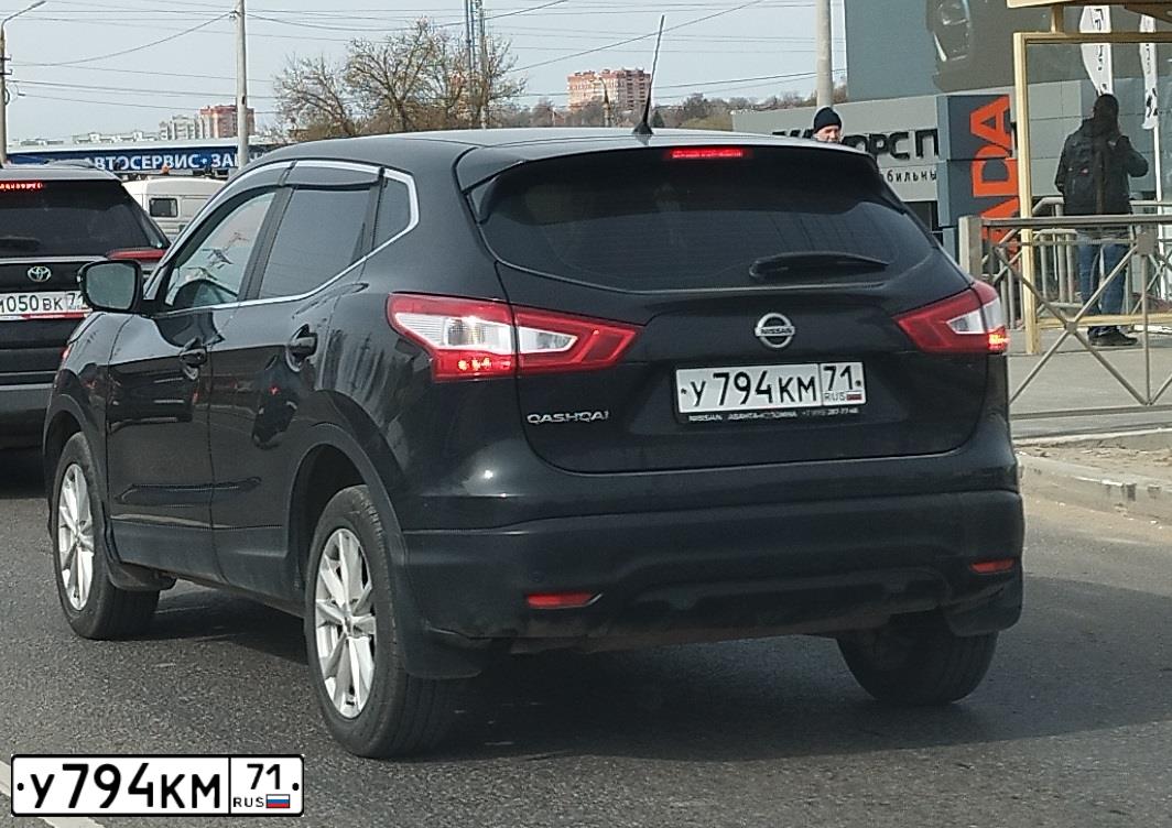 Фото автомобиля NISSAN QASHQAI, 2014 — госномер Р400ОА190. Цвет: ЧЕРНЫЙ