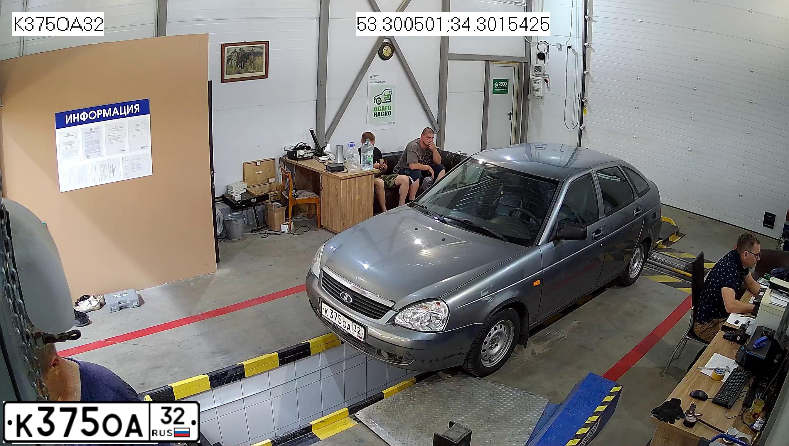 Фото автомобиля LADA 2172 PRIORA, 2009 — госномер К375ОА32. Цвет: СРЕДНИЙ СЕРО-ЗЕЛЕН МЕТ.