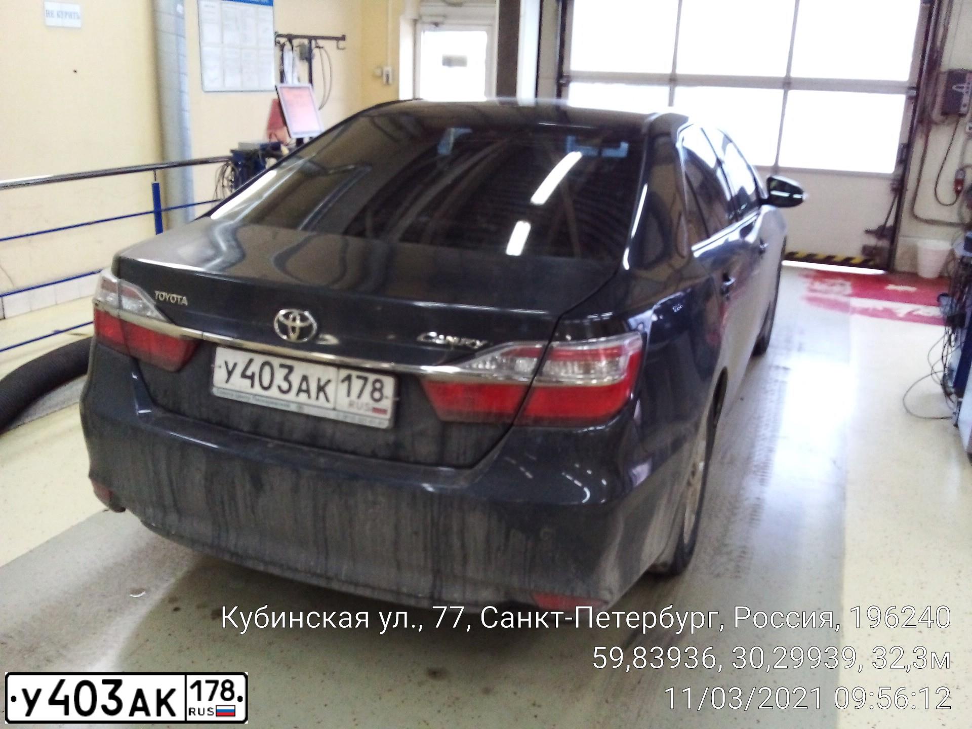 Фото автомобиля TOYOTA CAMRY, 2016 — госномер У403АК178. Цвет: Темно-серый металлик