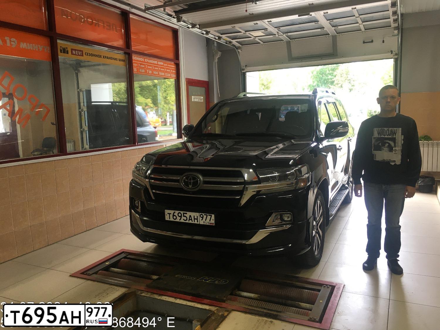 Фото автомобиля TOYOTA LANDCRUISER 200, 2018 — госномер У763МА152. Цвет: ЧЕРНЫЙ