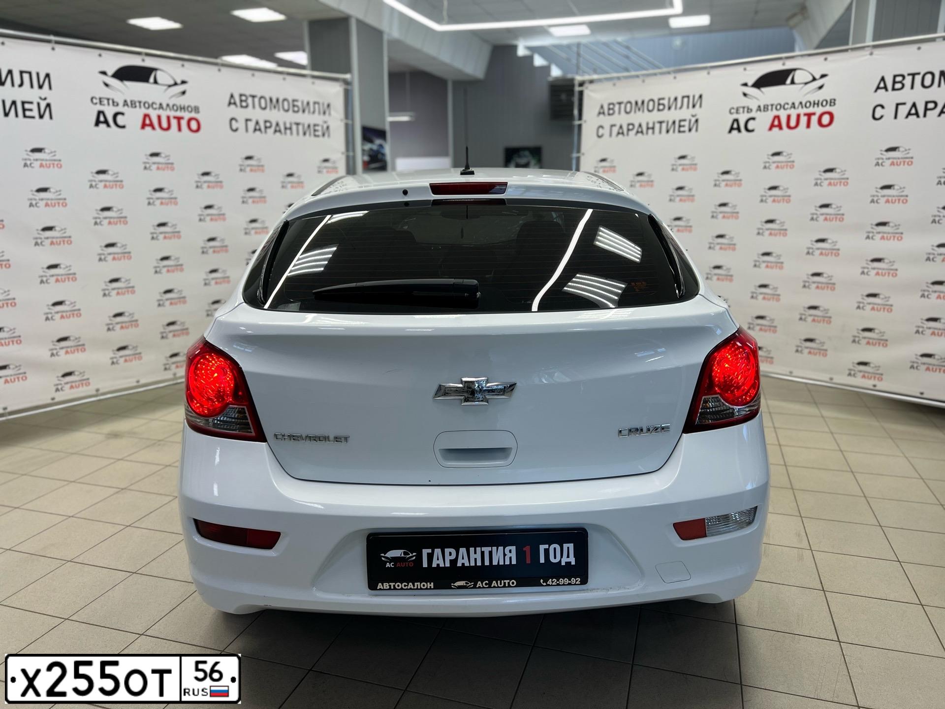 Фото автомобиля CHEVROLET CRUZE, 2013 — госномер Е717РВ156. Цвет: Белый
