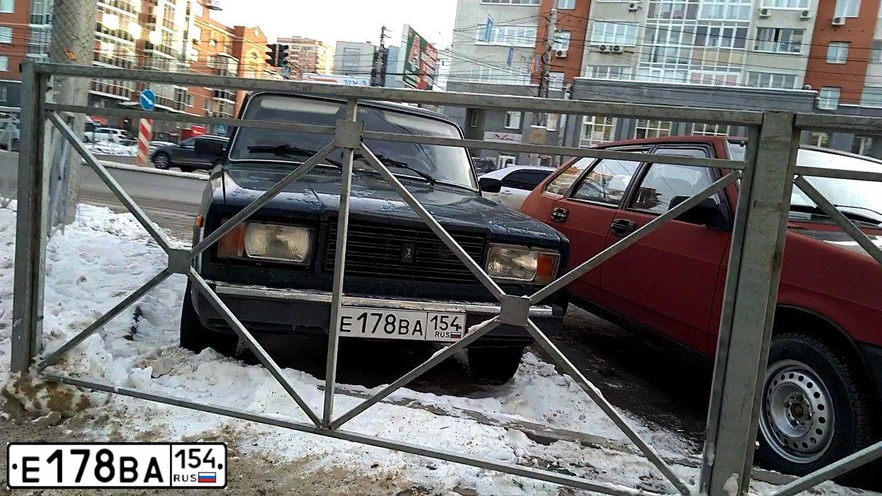 Фото автомобиля LADA 2107 LADA, 2008 — госномер Е178ВА154. Цвет: Темно-зеленый