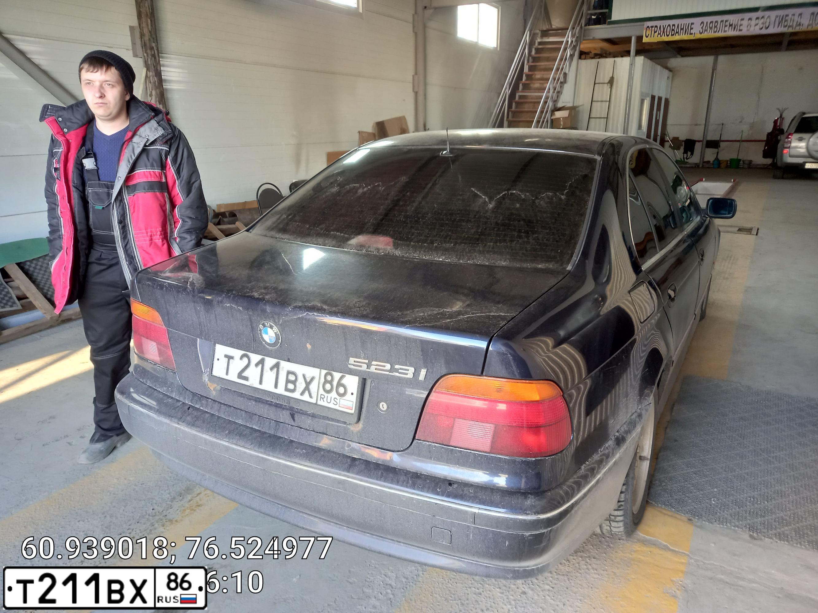 Фото автомобиля BMW SERIE 5, 2000 — госномер Т211ВХ86. Цвет: синий