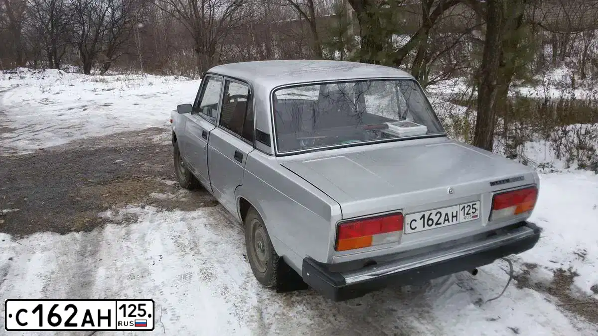 Фото автомобиля LADA 2107, 2011 — госномер С162АН125. Цвет: СВЕТЛО-СЕРЕБРИСТЫЙ МЕТАЛ