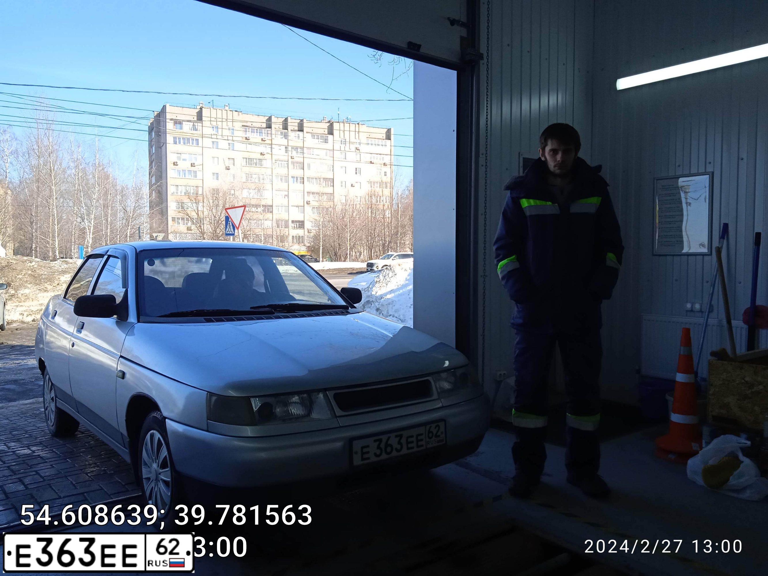 Фото автомобиля LADA 2110, 1999 — госномер Е363ЕЕ62. Цвет: СЕРЕБРИСТО ЖЕЛТО-ЗЕЛЕНЫЙ