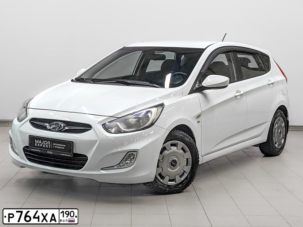 Фото автомобиля HYUNDAI SOLARIS, 2012 — госномер Р764ХА190. Цвет: БЕЛЫЙ