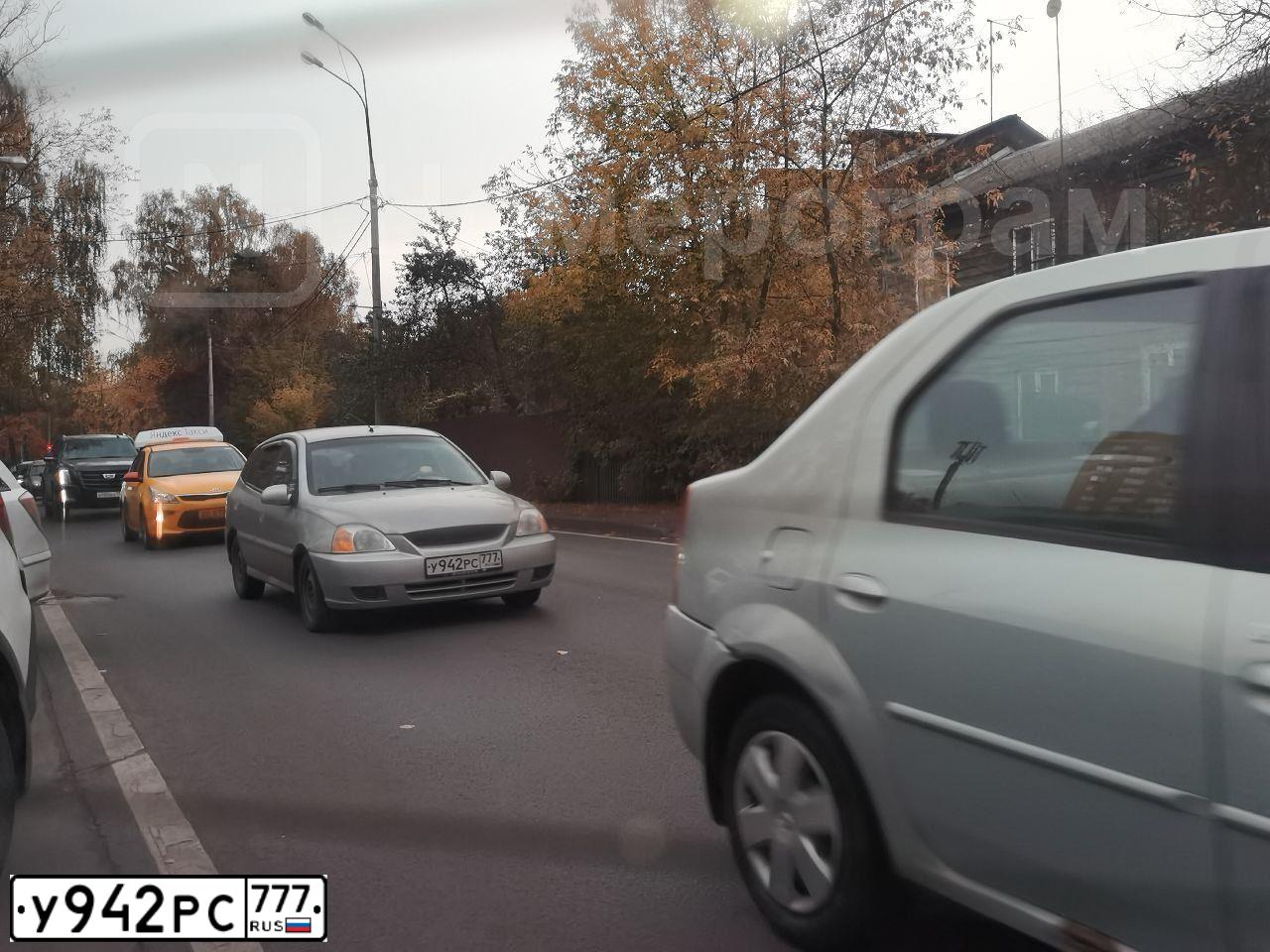 Фото автомобиля KIA RIO, 2005 — госномер М848РТ150. Цвет: СЕРЕБРИСТЫЙ