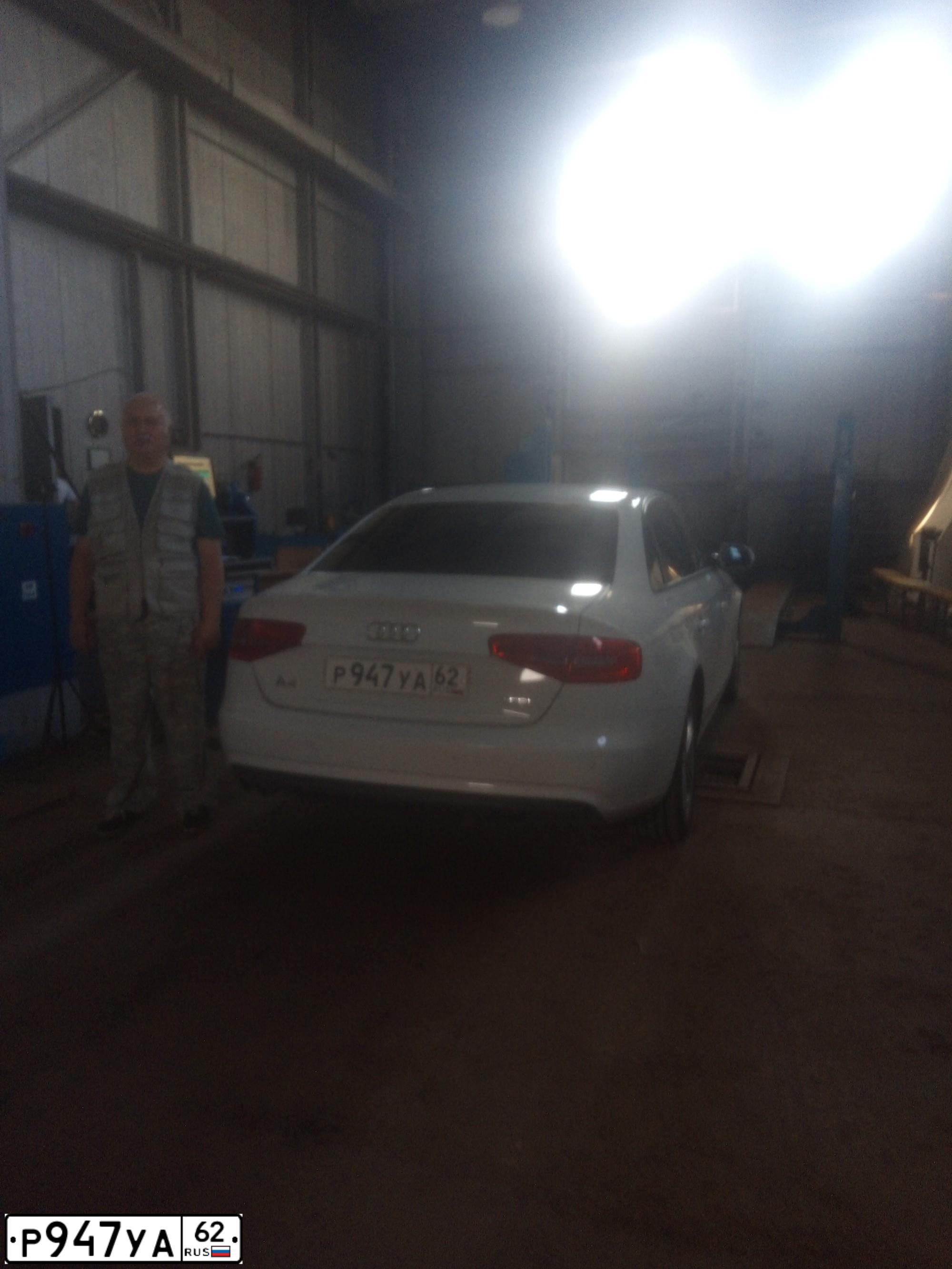 Фото автомобиля AUDI A4, 2015 — госномер В310УЕ62. Цвет: Белый