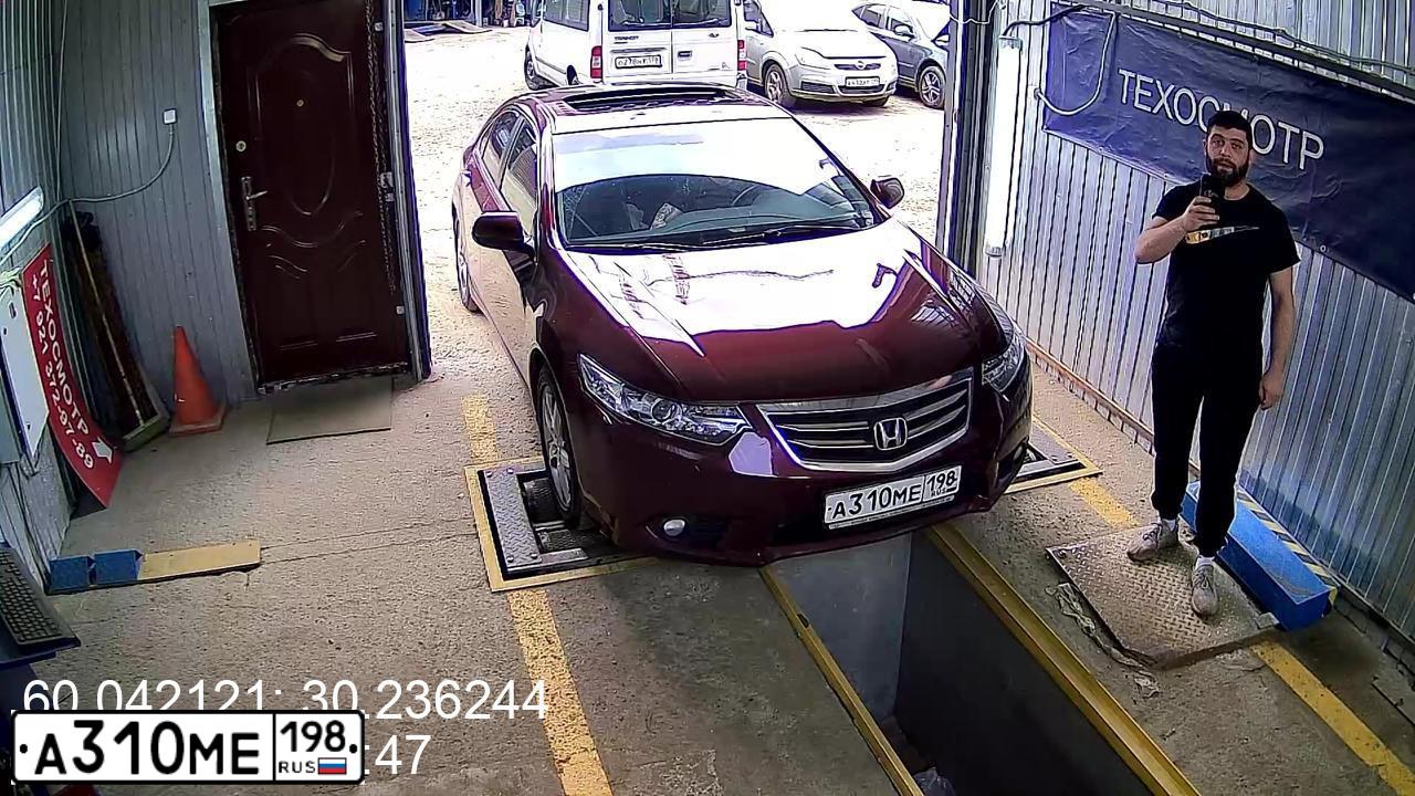 Фото автомобиля HONDA ACCORD, 2012 — госномер О634АЕ10. Цвет: ТЕМНО-КРАСНЫЙ
