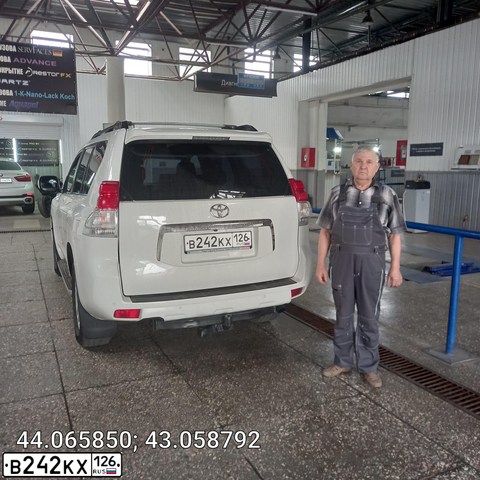 Фото автомобиля TOYOTA LANDCRUISER, 2011 — госномер В798ТА197. Цвет: Белый