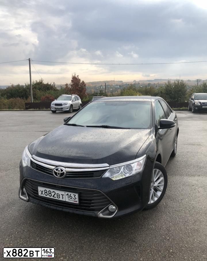 Фото автомобиля TOYOTA CAMRY, 2015 — госномер М555УЕ163. Цвет: ЧЕРНЫЙ МЕТАЛЛИК