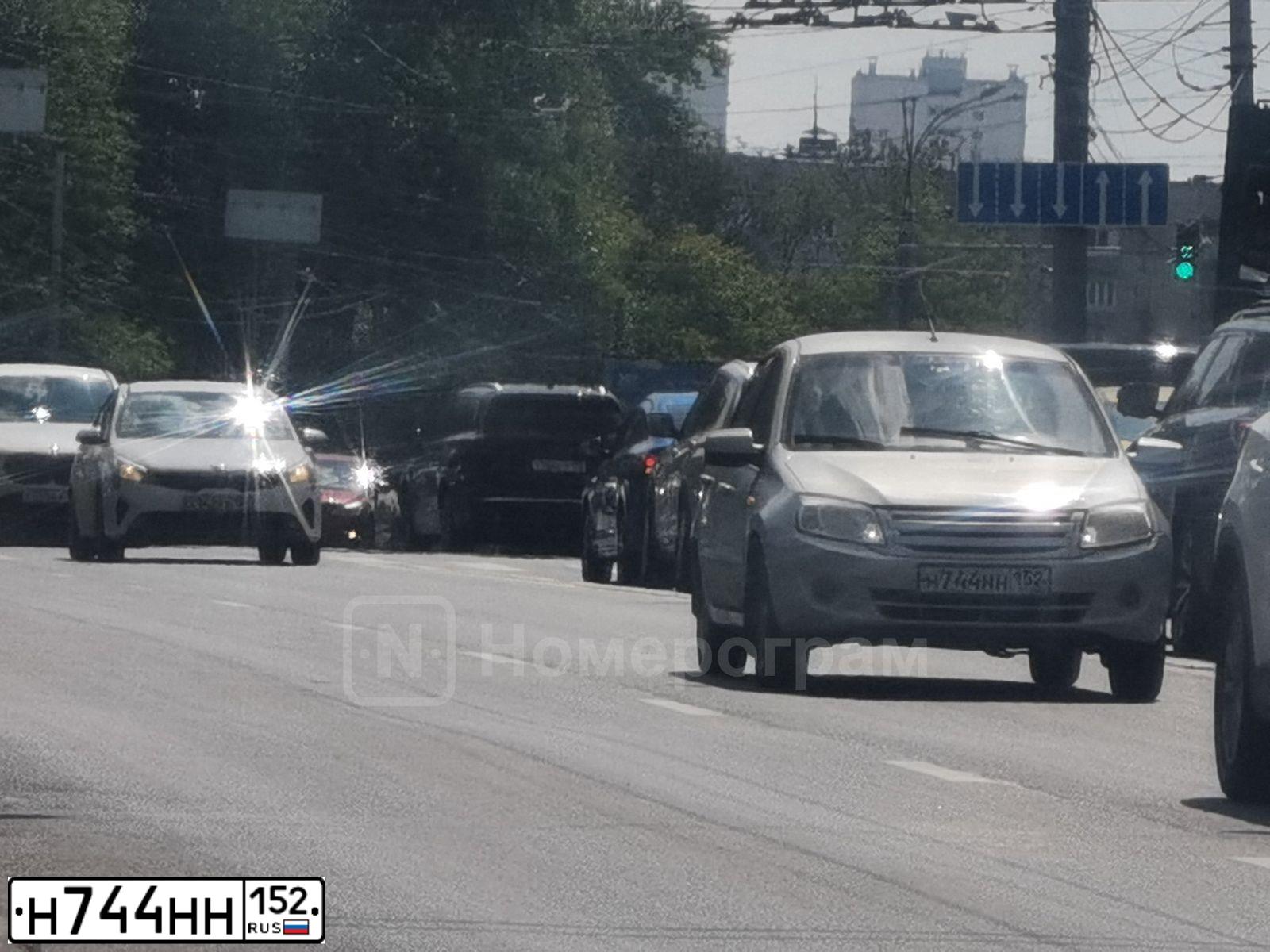 Фото автомобиля LADA 2190 GRANTA, 2014 — госномер Н744НН152. Цвет: Серебристый