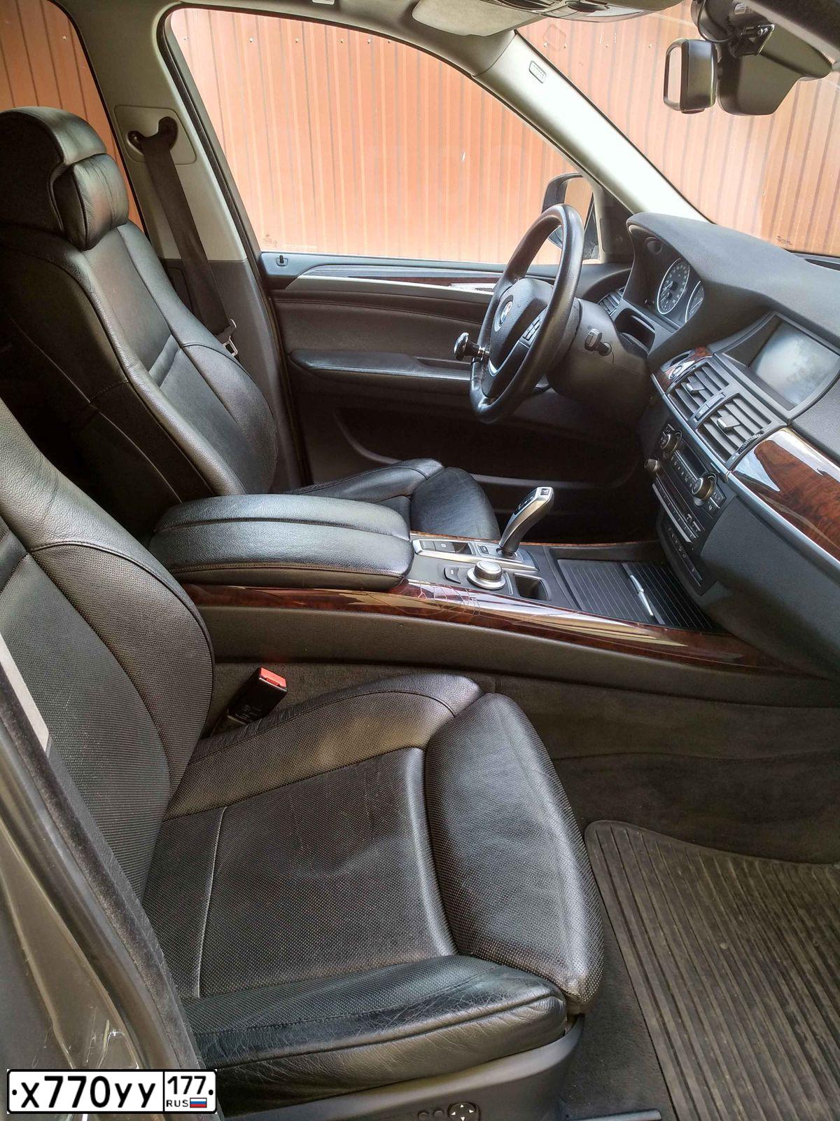 Фото автомобиля BMW X5, 2007 — госномер Х770УУ177. Цвет: Серый