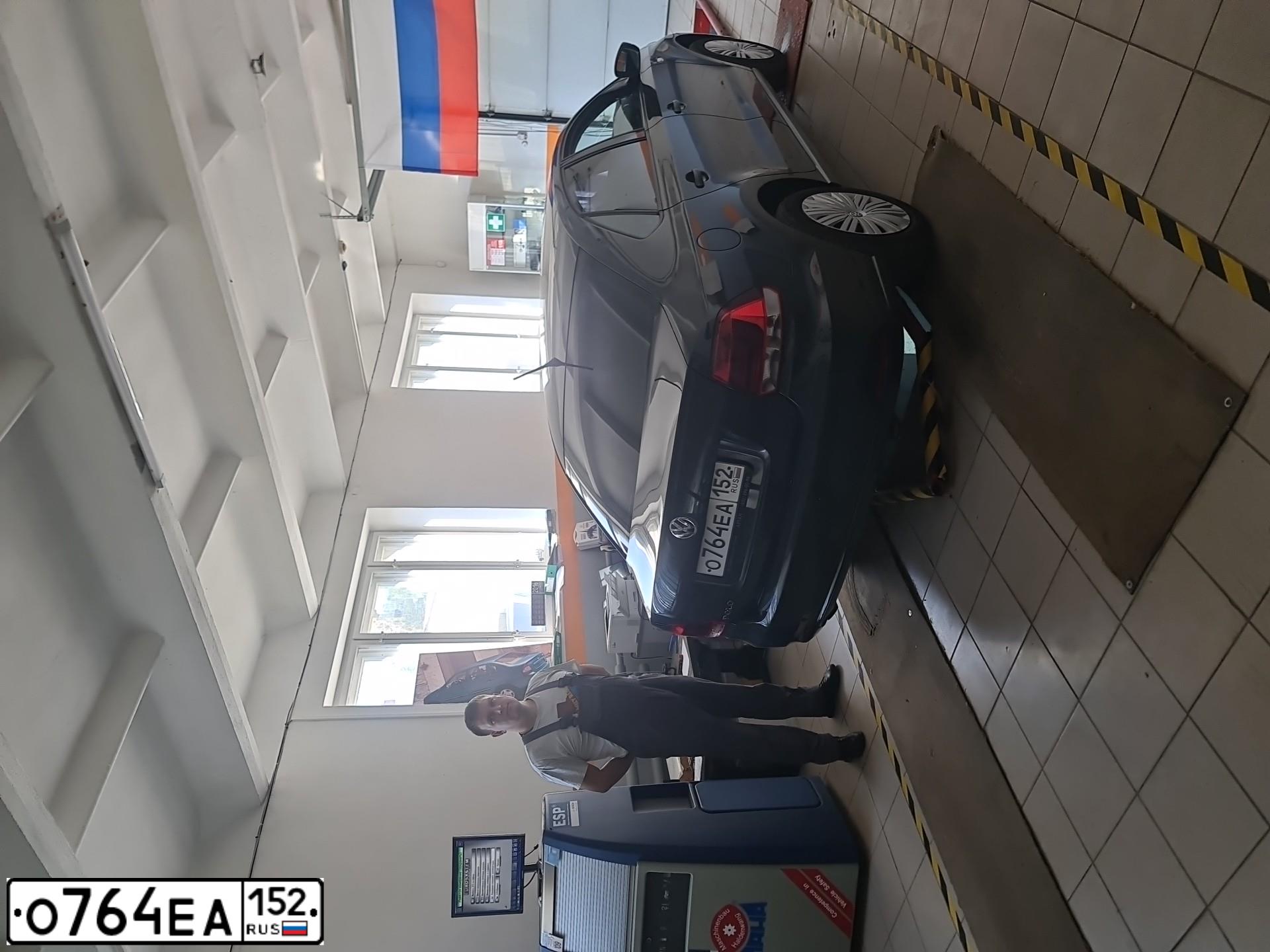 Фото автомобиля VOLKSWAGEN POLO, 2016 — госномер О764ЕА152. Цвет: Серый
