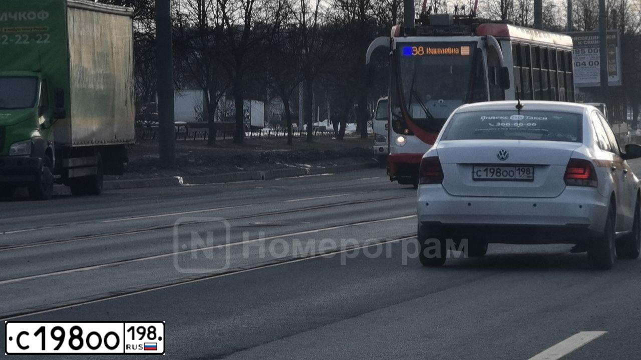 Фото автомобиля VOLKSWAGEN POLO, 2019 — госномер С198ОО198. Цвет: ЯРКО-СИНИЙ