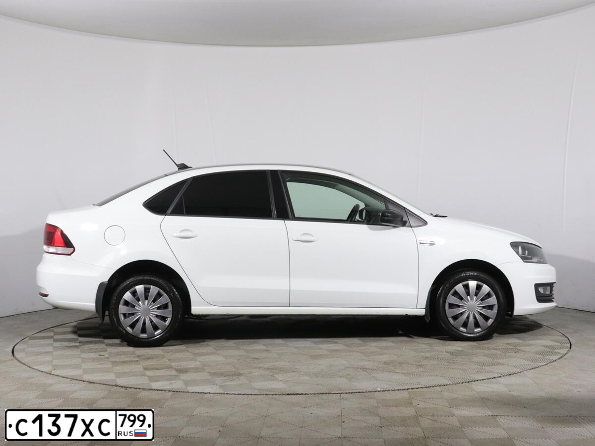 Фото автомобиля VOLKSWAGEN POLO, 2018 — госномер М100АМ36. Цвет: Белый