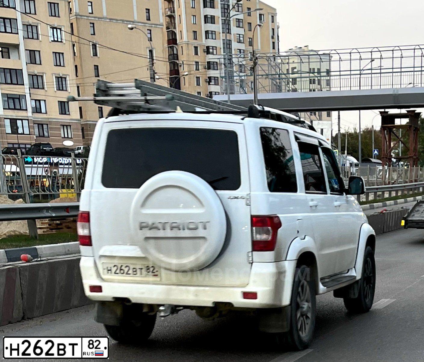 Фото автомобиля UAZ 3163 PATRIOT, 2017 — госномер К422КТ82. Цвет: Белый НЕМЕТАЛЛИК