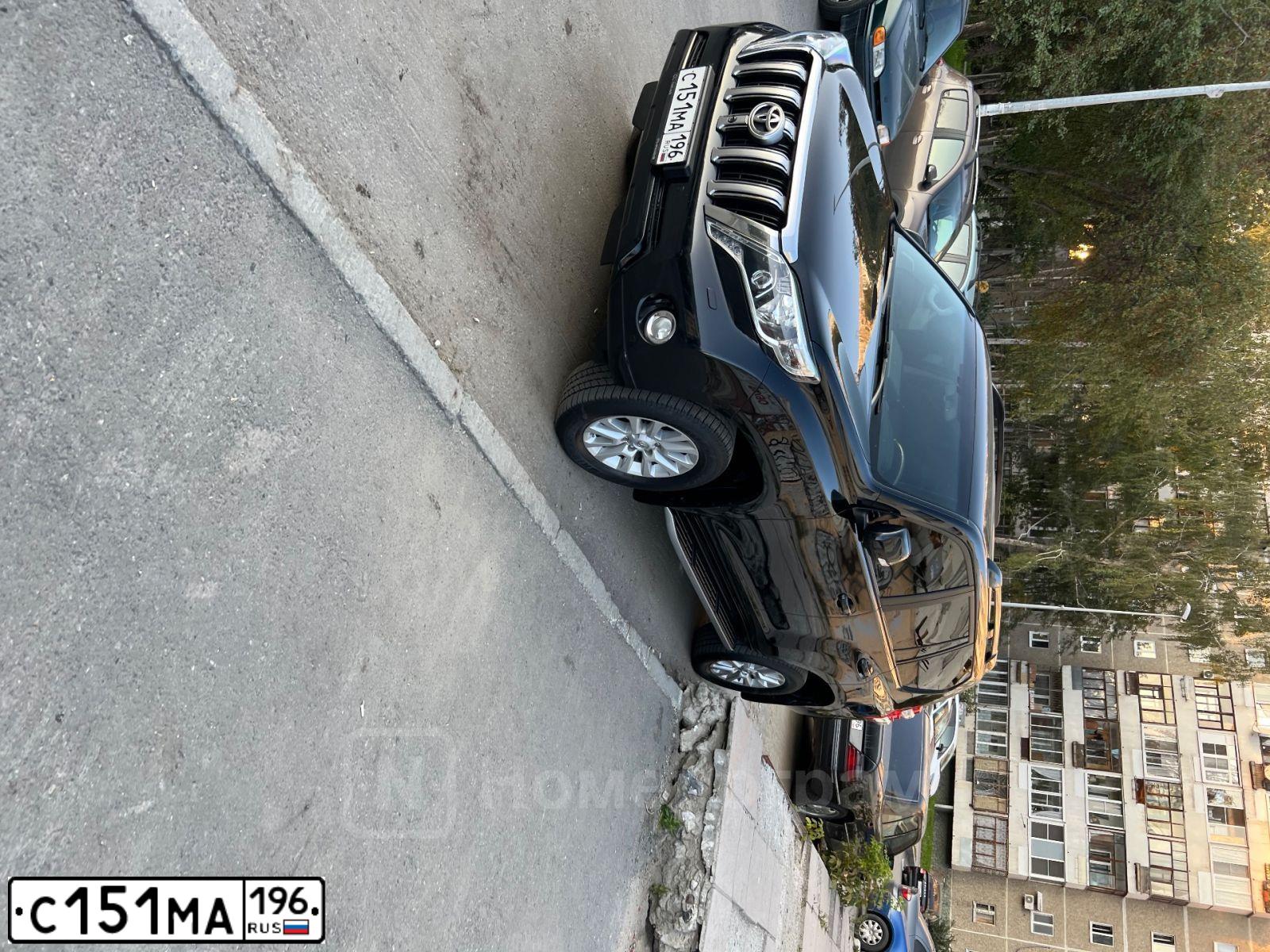 Фото автомобиля TOYOTA LANDCRUISER, 2015 — госномер В900ВА196. Цвет: ЧЕРНЫЙ