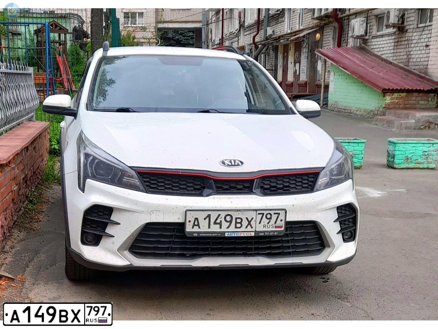 Фото автомобиля KIA RIO, 2020 — госномер М388УЕ164. Цвет: Белый