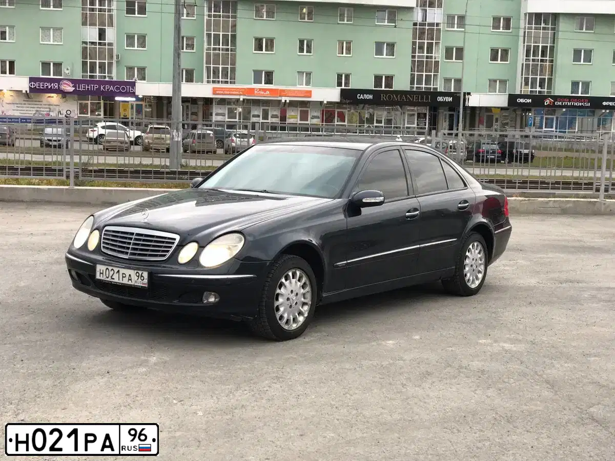 Фото автомобиля MERCEDES E-KLASSE, 2003 — госномер Т656ТК72. Цвет: ТЕМНО-СИНИЙ