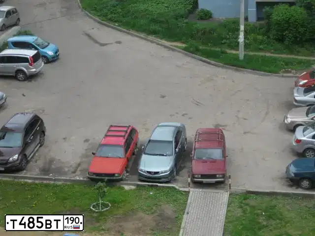 Фото автомобиля LADA 2104, 1996 — госномер В902КТ50. Цвет: ВИШНЕВЫЙ