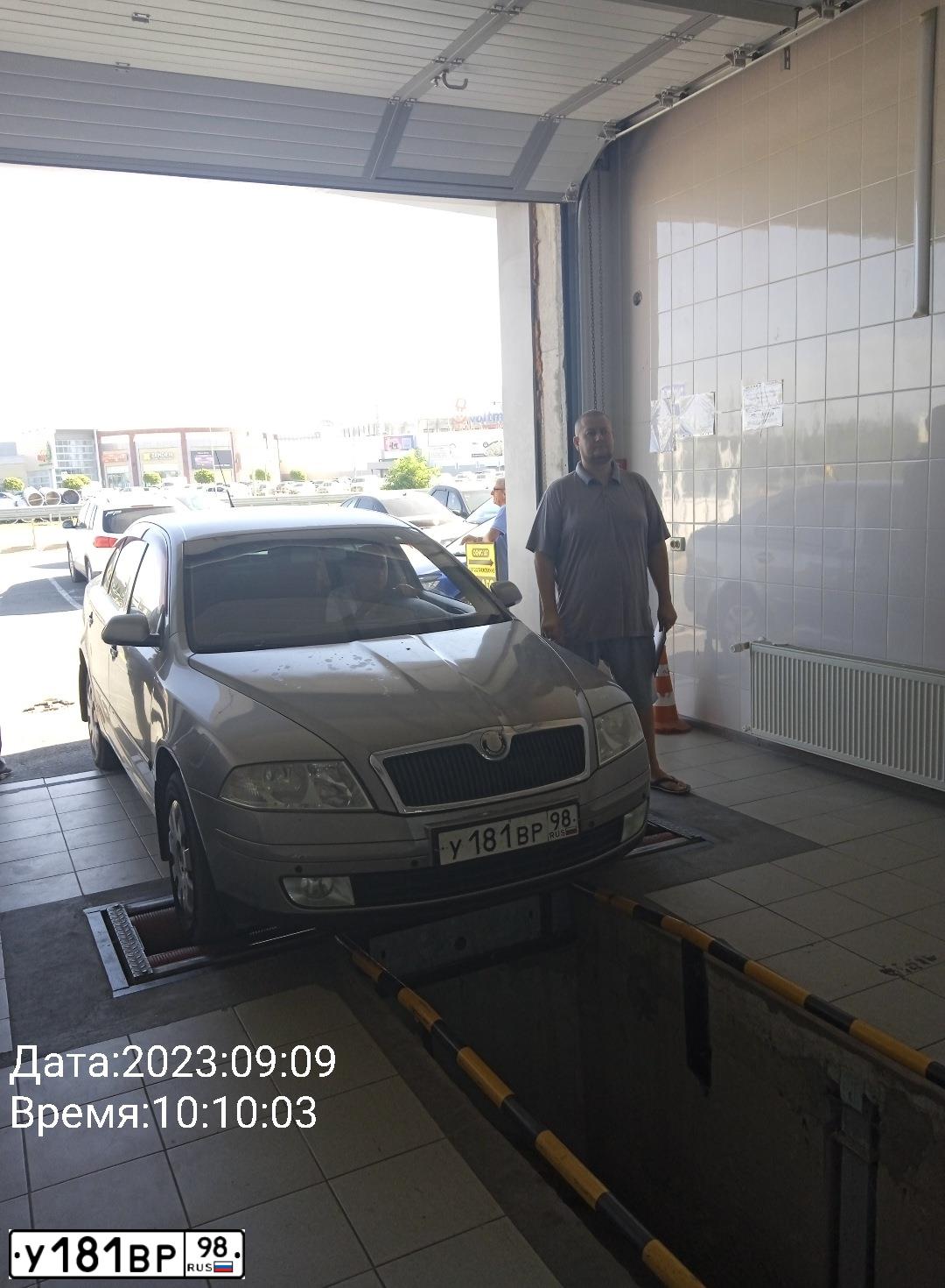 Фото автомобиля SKODA OCTAVIA, 2008 — госномер Н480МВ82. Цвет: СЕРЫЙ