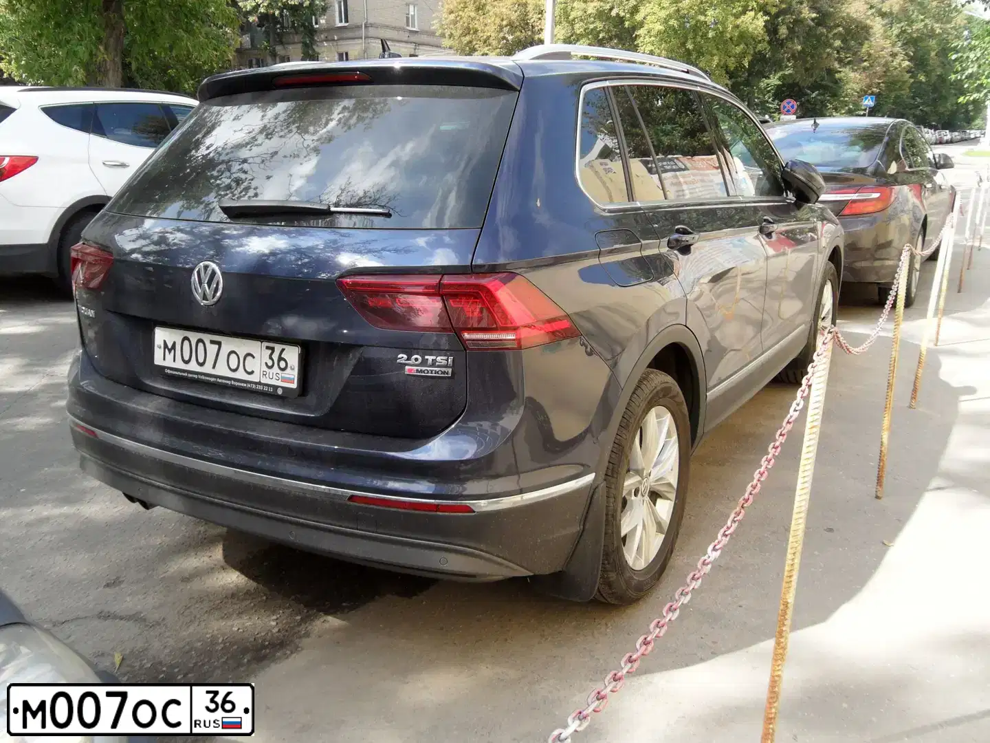 Фото автомобиля VOLKSWAGEN TIGUAN, 2017 — госномер О571ЕТ136. Цвет: Темно-синий
