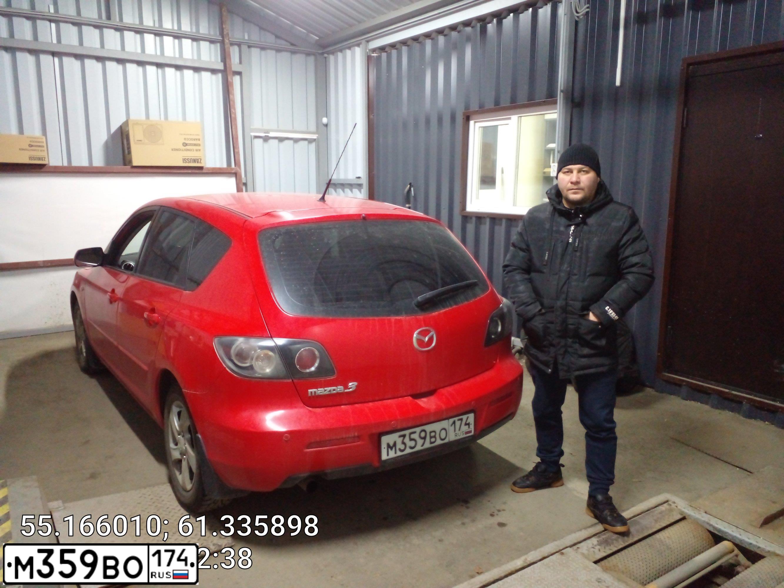 Фото автомобиля MAZDA 3, 2008 — госномер М359ВО174. Цвет: Красный