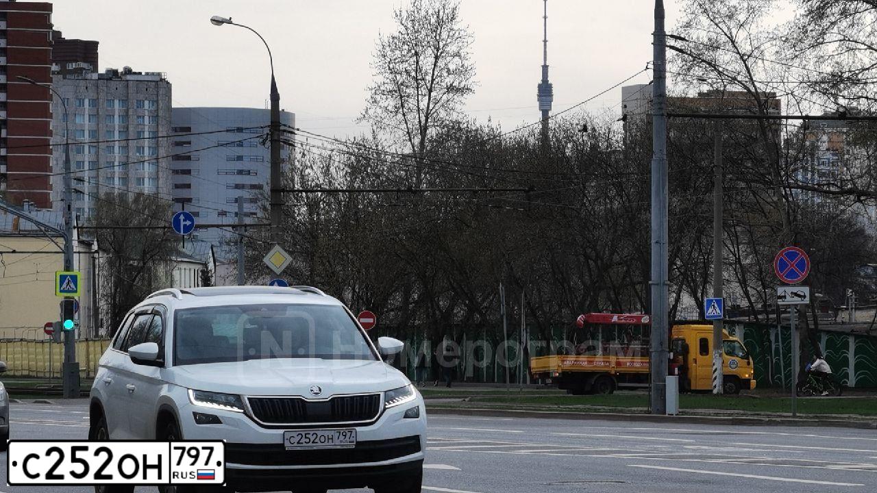 Фото автомобиля SKODA KODIAQ, 2021 — госномер С252ОН797. Цвет: Белый