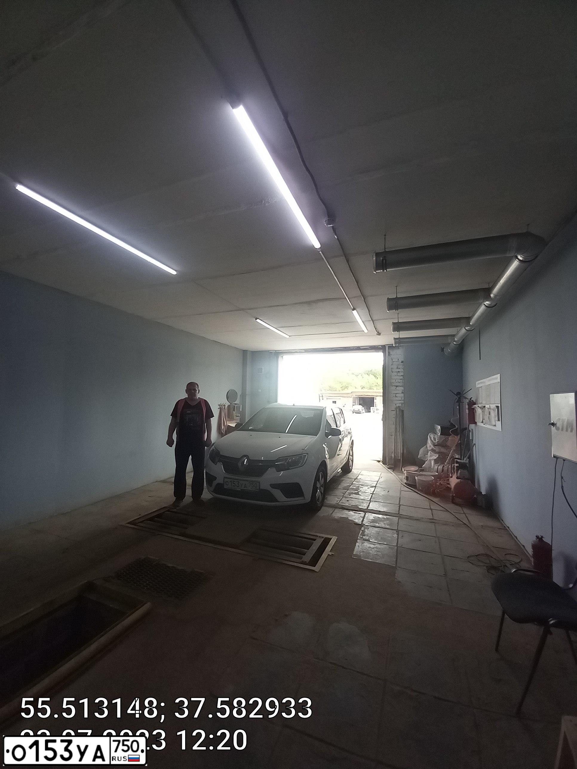 Фото автомобиля RENAULT SANDERO, 2018 — госномер О153УА750. Цвет: Белый