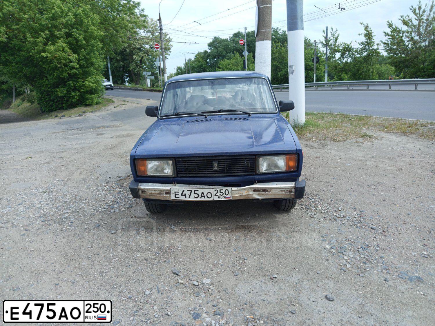 Фото автомобиля LADA 2105, 1984 — госномер Е475АО250. Цвет: СЕРО-СИНИЙ