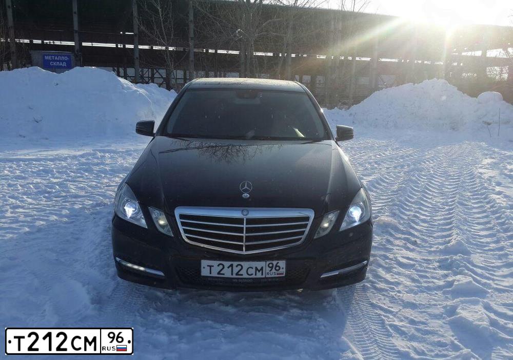 Фото автомобиля MERCEDES E-KLASSE, 2011 — госномер К142МУ45. Цвет: ЧЕРНЫЙ